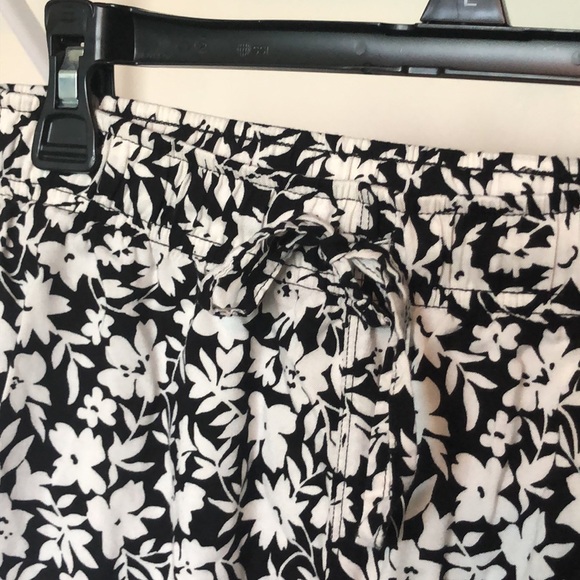 Uniqlo Lounge Pants - Picture 5 of 8